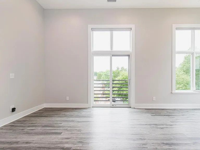 1212 Cedars Ct — Photo 9