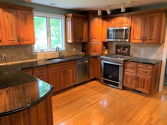 5th image of 51 Fiorenza Dr