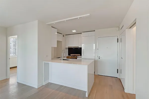 Rented by Douglas Elliman | media 23