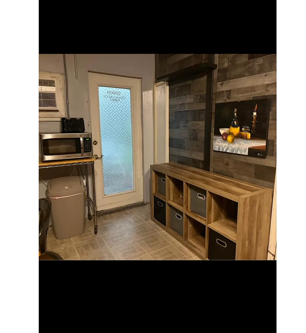4 bed, 1350 sqft, $1,000 — Photo 1