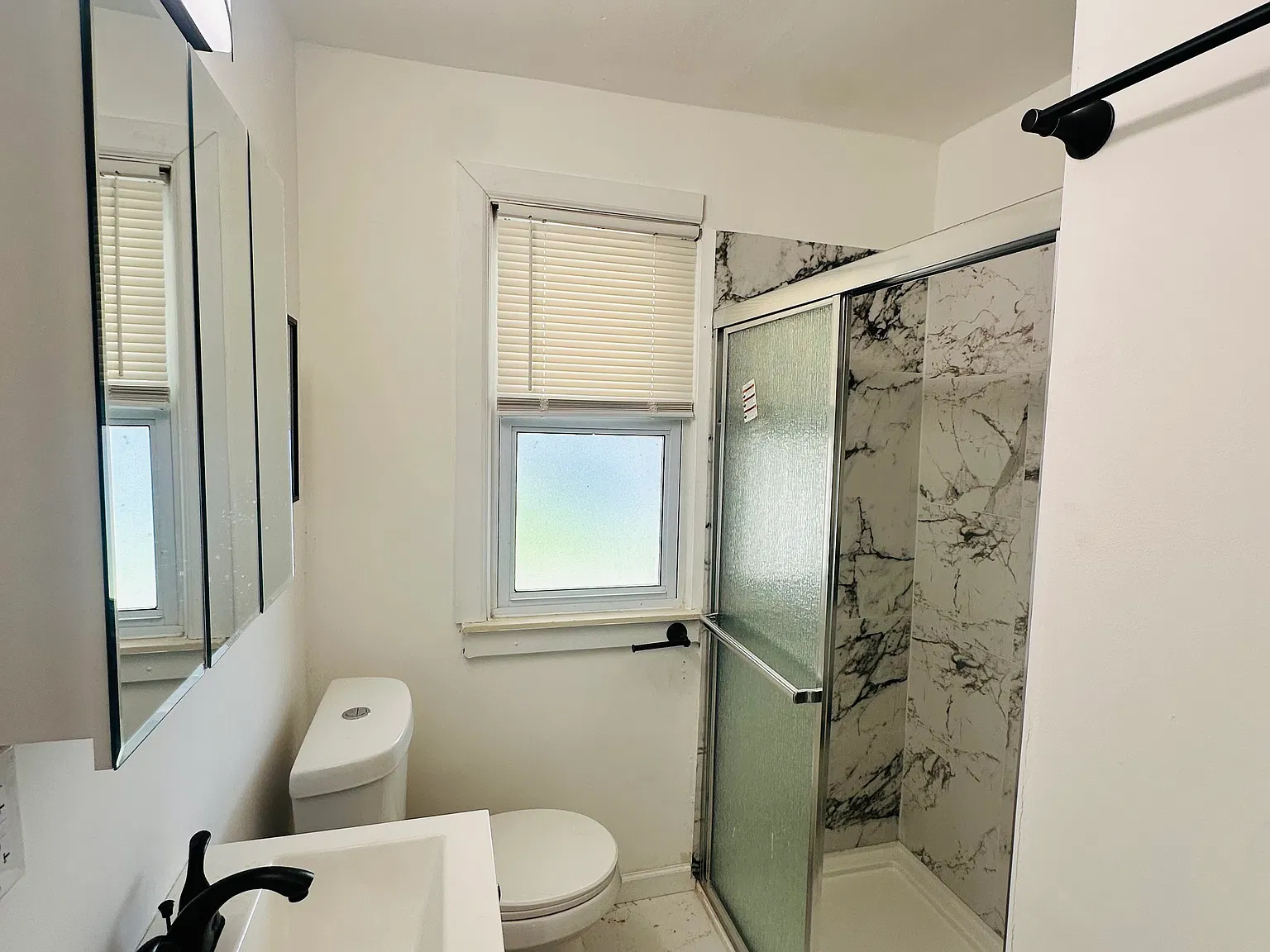 3 bed, 1.5 bath, 1008 sqft, $1,550 — Photo 3