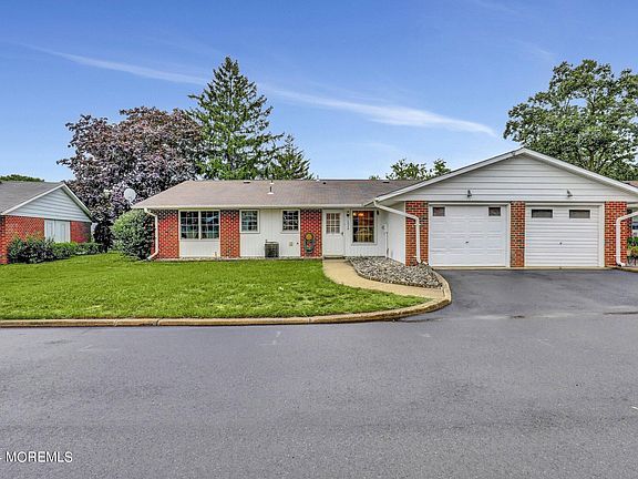 2nd image of 1233B Hamilton Court