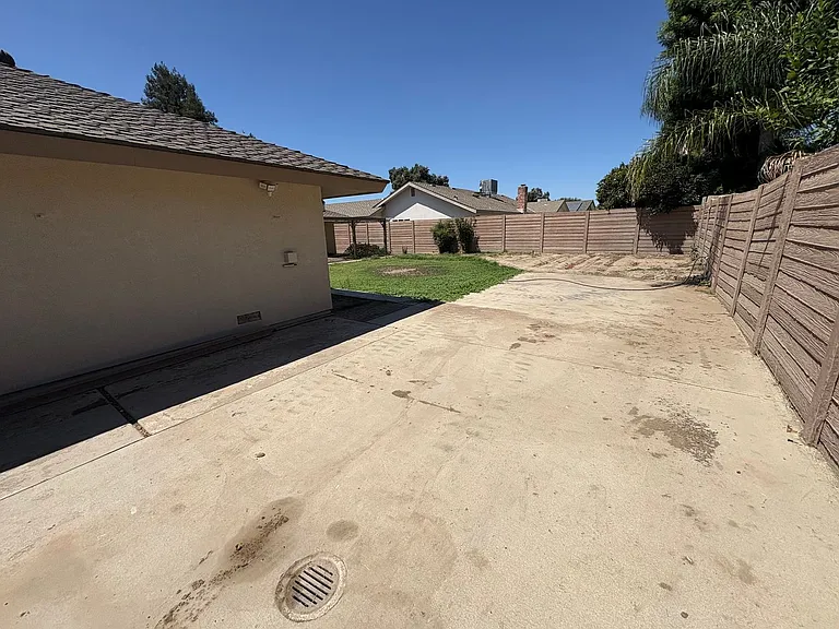 2322 E Vassar Dr — Photo 34
