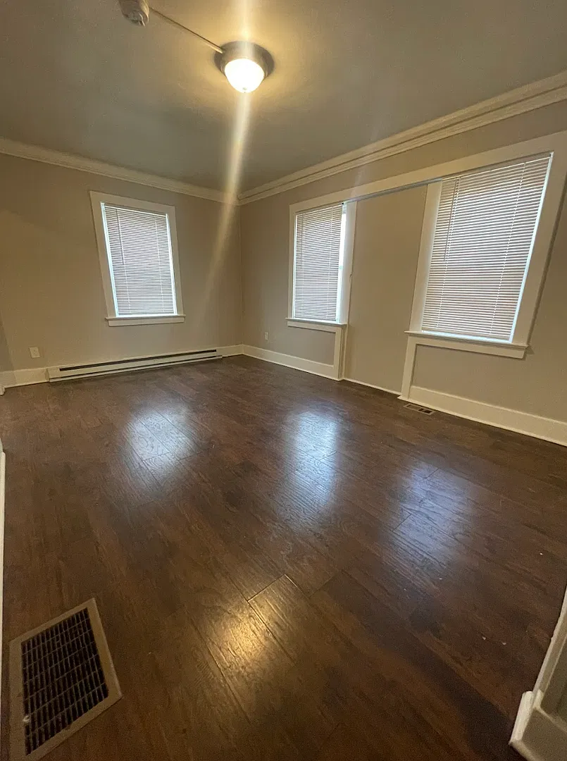 1117 S. Plymouth Avenue — Photo 2