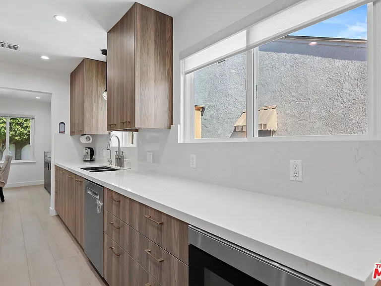 12849 Tiara St — Photo 16