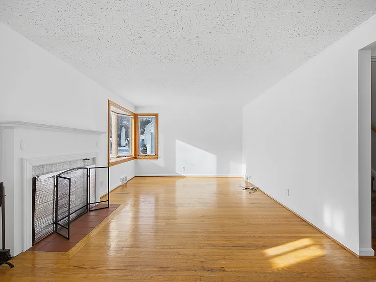 406 Tarrington Rd — Photo 11