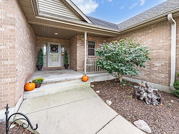 2nd image of 322 E Maplewood Dr