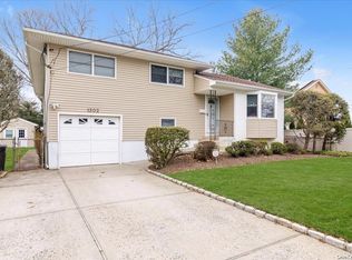 1302 Park Ave, Merrick, NY 11566
