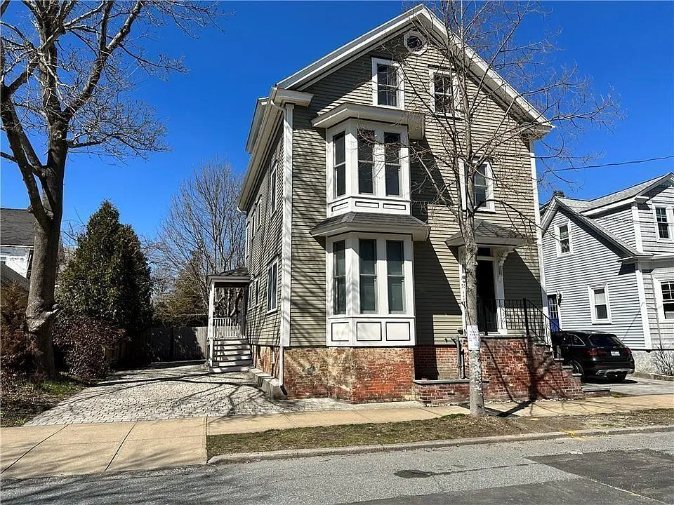 53 Burton St #2
