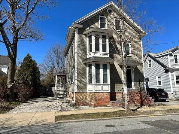 53 Burton St Unit 2, Bristol, RI 02809