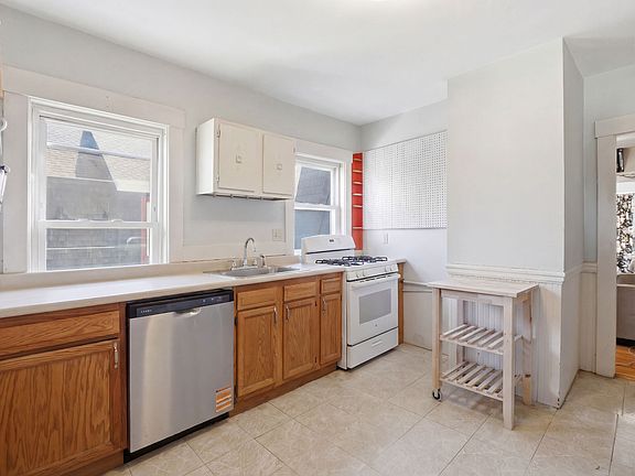 5th image of 19 Irma Ave #3