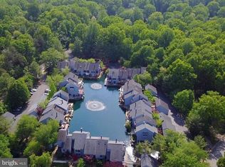 11184 Glade Dr, Reston, VA 20191