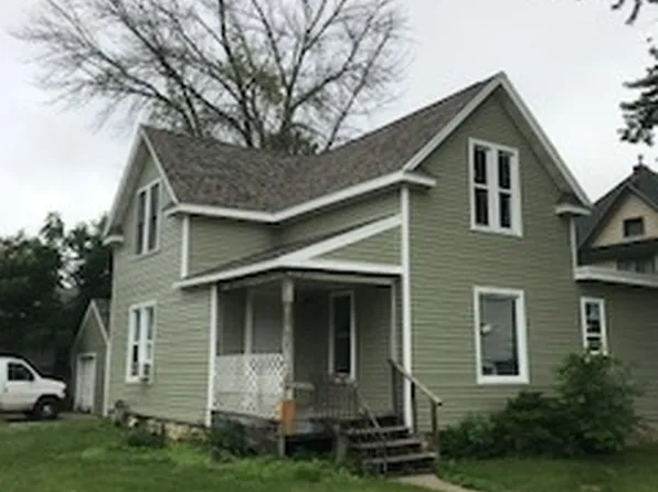1326 W 4th St #2, Waterloo, IA 50702