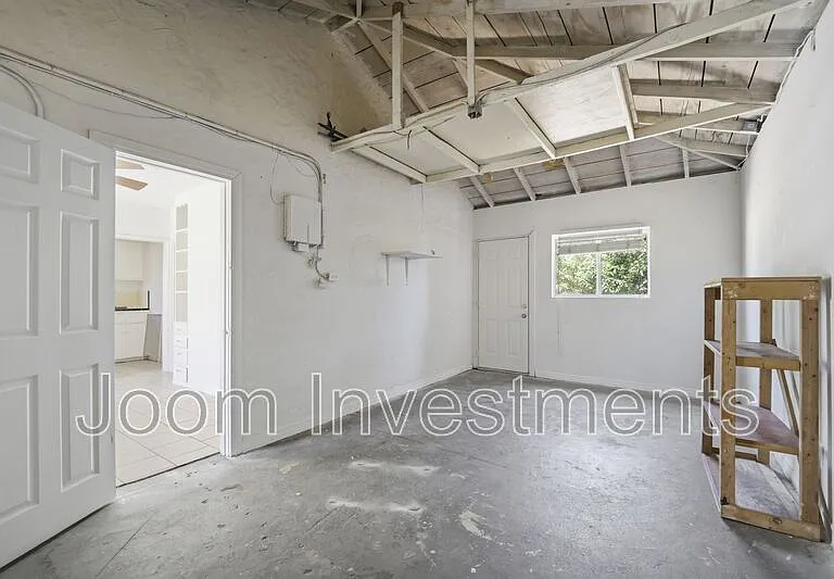 4914 1/2 N Maine Ave — Photo 15