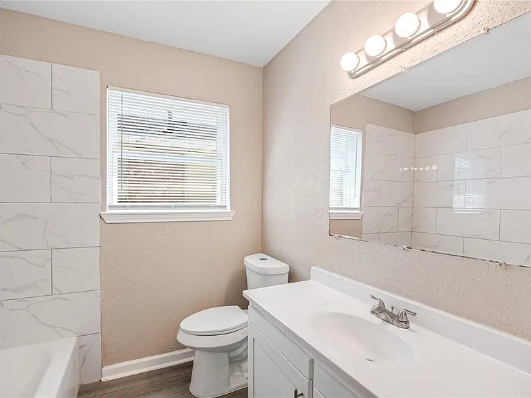 9614 Bean St — Photo 16