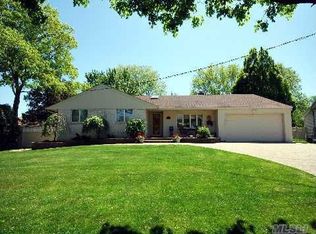 46 Sunset Blvd, Massapequa, NY 11758