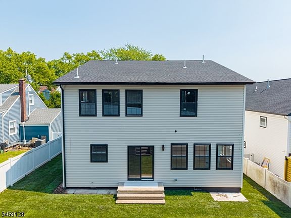 3rd image of 15 Edison St