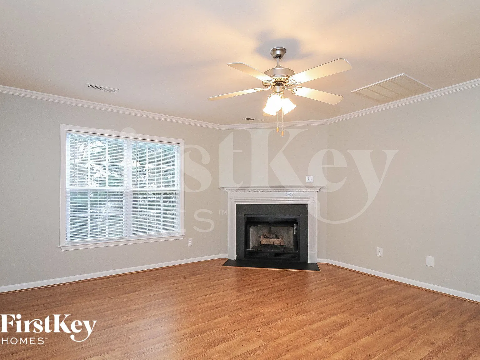 3 bed, 2.5 bath, 1858 sqft, $2,470 — Photo 4