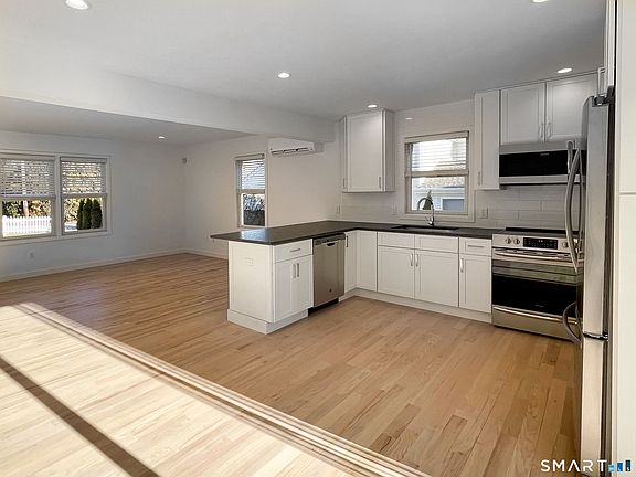 3rd image of 59 Vitti St