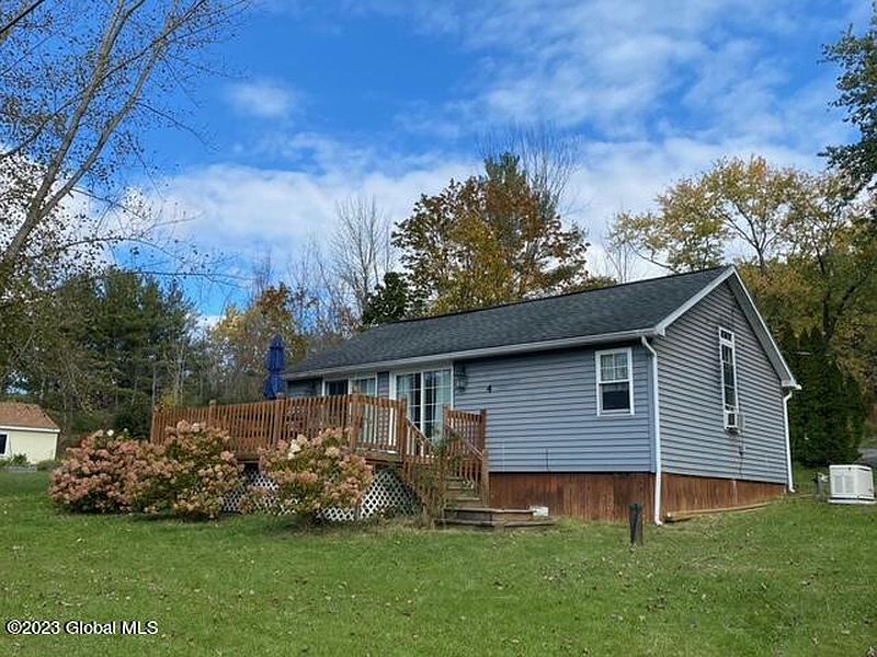 2nd image of 4 Ridge Lane Ext