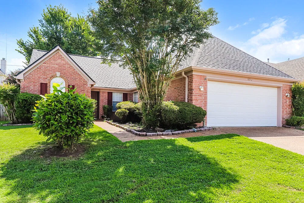 3 bed, 2.0 bath, 1450 sqft, $2,430 — Photo 3