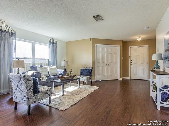3rd image of 10022 Silverbrook Pl