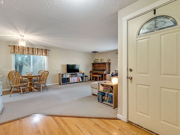 3rd image of 1318 SE Duke Dr