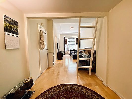 4th image of 140 W 69th St APT 33A