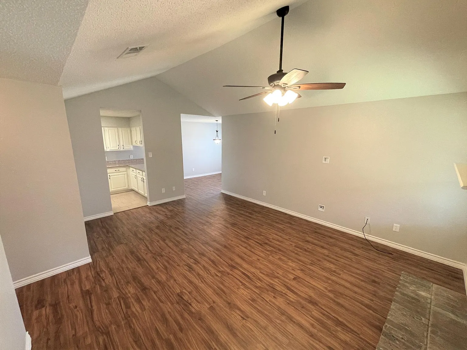 3 bed, 1354 sqft, $2,000 — Photo 3