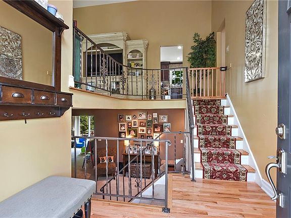 3rd image of 111 Stonewall Ct