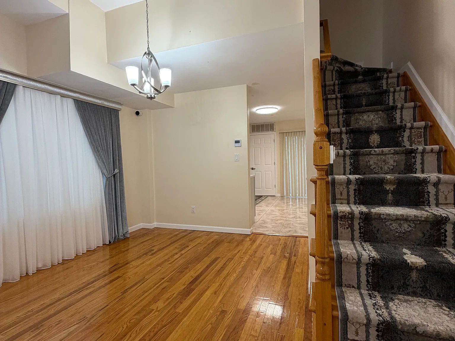 3 bed, 2.5 bath, 1762 sqft, $3,850 — Photo 3