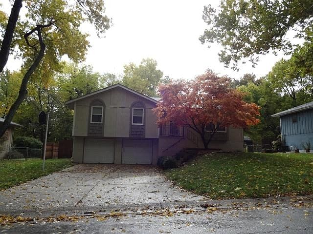 1st image of 404 SW Parkwood Dr