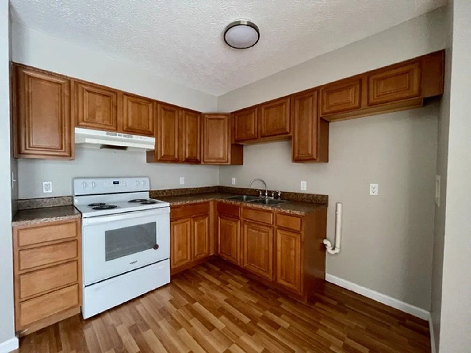 Willard - 2 Bedroom Move-In Ready! — Photo 2