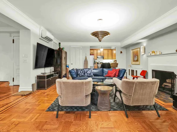 23 East 69th Street image 3 of 12