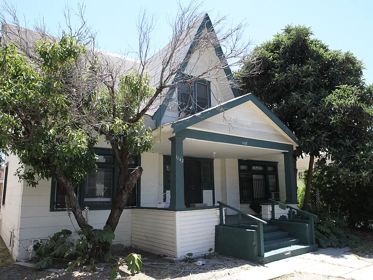 1142 W 37th Pl — Photo 37