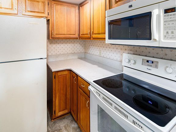5th image of 114 Briarwood Cir