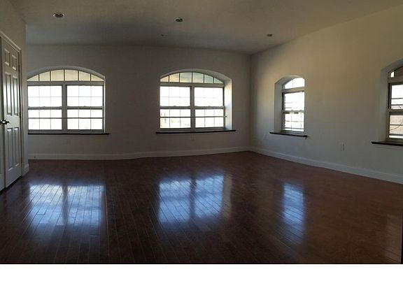 5th image of 928 Race St APT 8A
