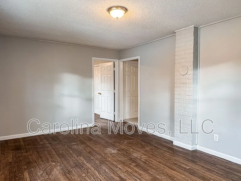 2 bed, 1.0 bath, $995 — Photo 3