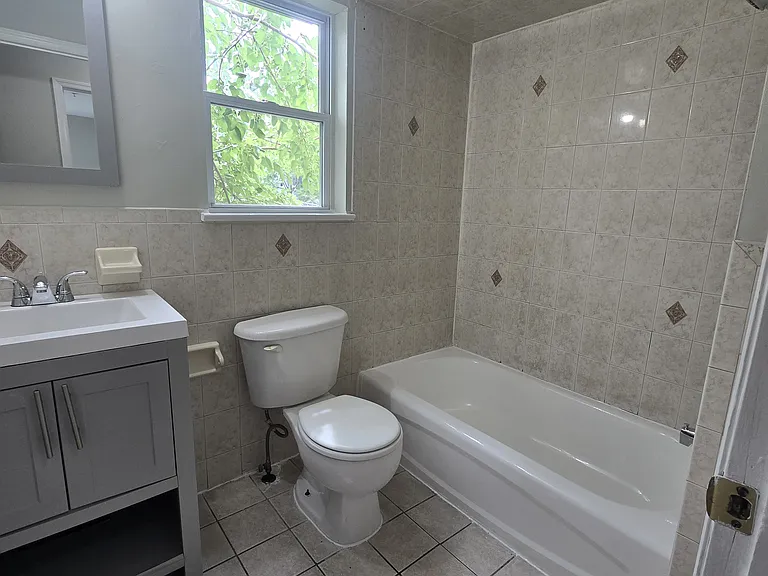 961 Bergen St #G2 — Photo 6