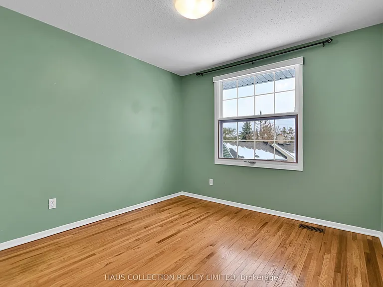 884 Walkley Rd — Photo 26