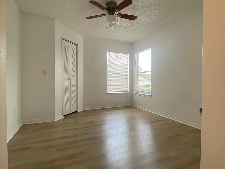 2516 Grassy Point Dr #202 — Photo 6