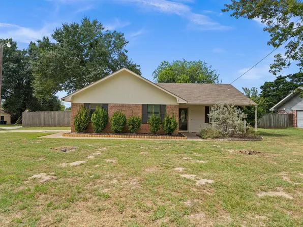 711 Mount Sylvan St, Lindale, TX 75771