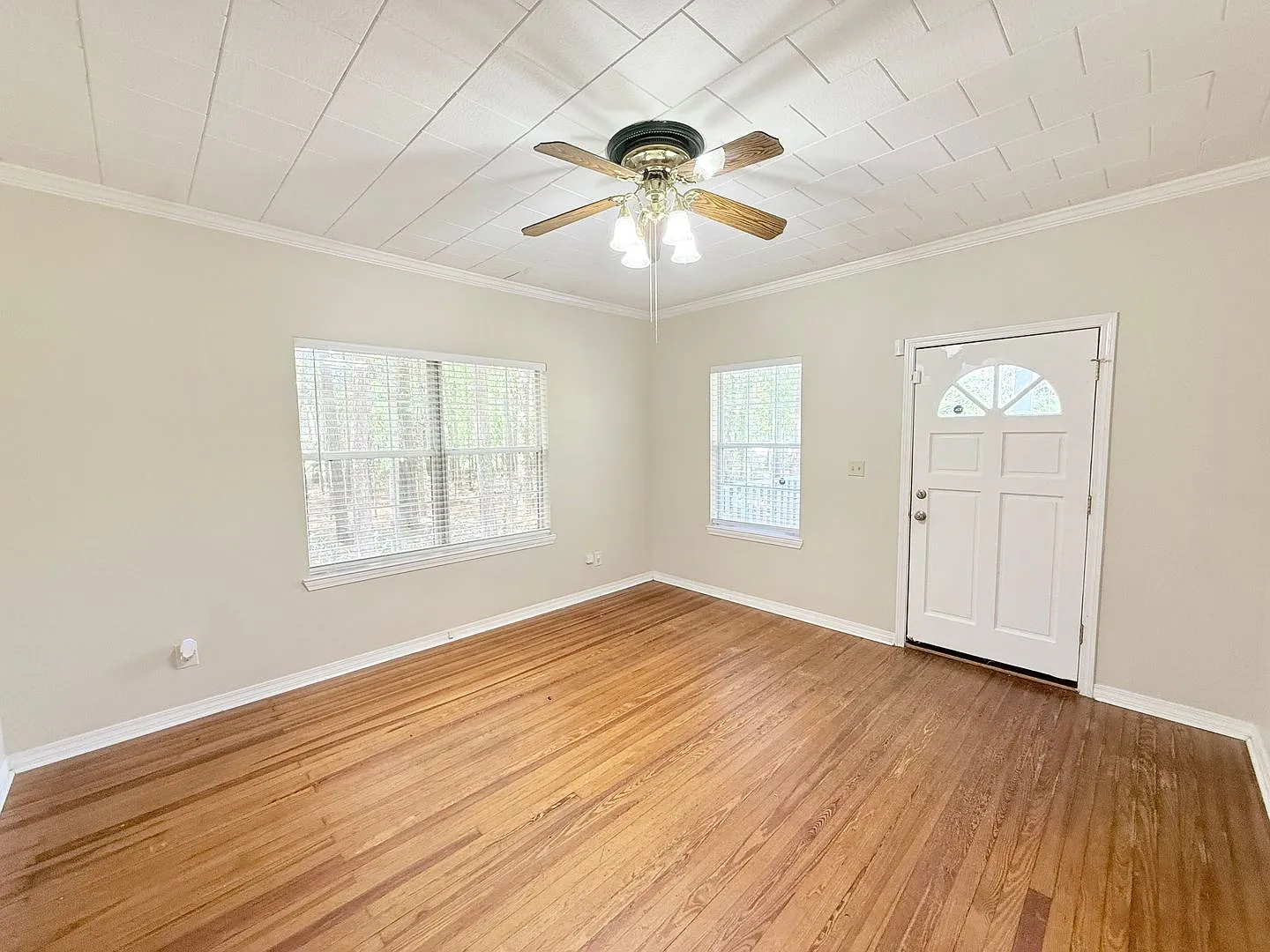Ranch-Style 3 Bedroom — Photo 3