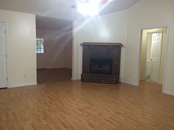 2nd image of 1109 Oak St