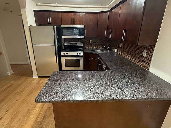 3rd image of 6518 Hull Ave #1