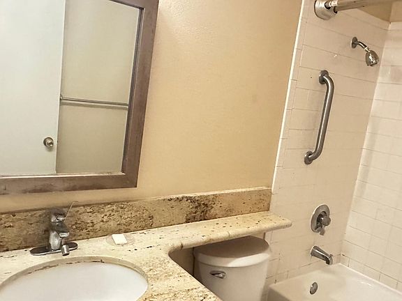3rd image of 52 S Daisy Ave Unit 2