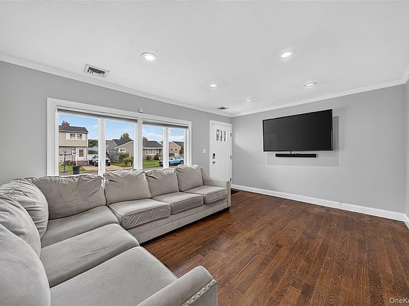 2nd image of 33 Hubbard Avenue