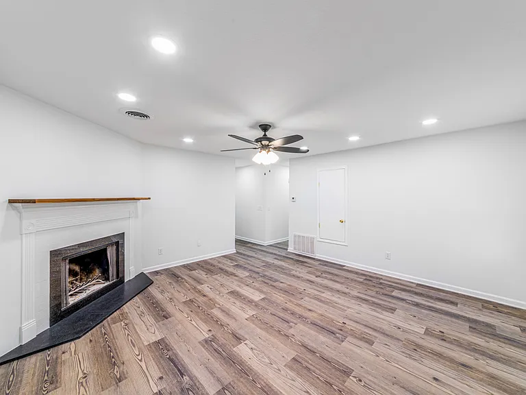 3310 E 4th Ave — Photo 9