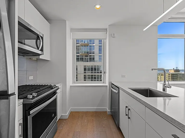 1 Ocean Dr #E19E — Photo 2