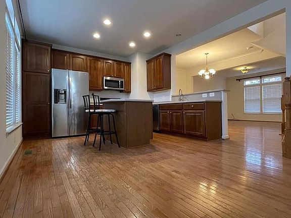 4th image of 2325 Abington Dr